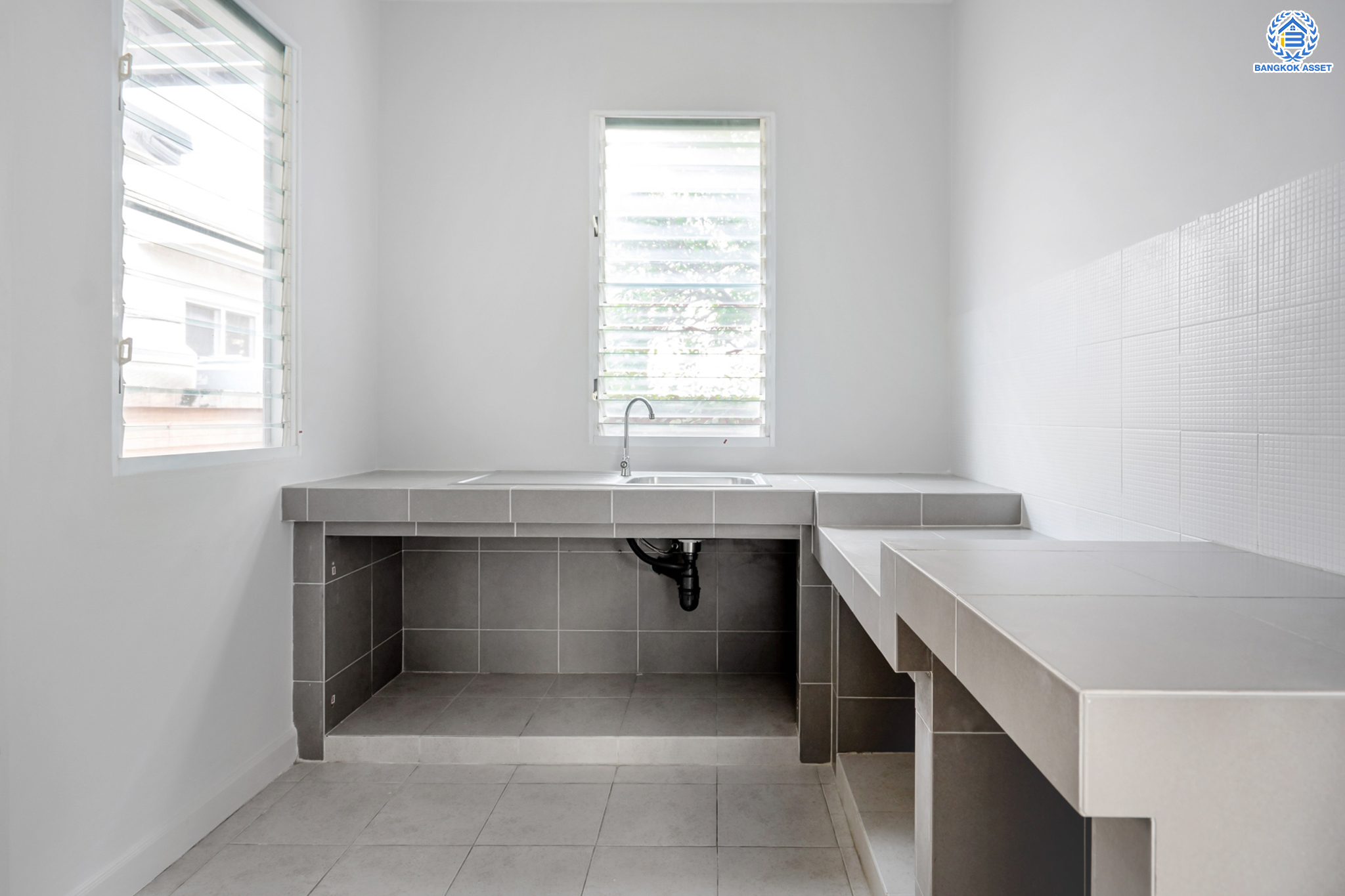 บ้านเดี่ยวมือสองนนทบุรี ม.ฮาบิเทีย ราชพฤกษ์-345 จากแบรนด์คุณภาพ Sansiri เนื้อที่ 50 ตร.ว. ฟังก์ชัน 3 ห้องนอน 2 ห้องน้ำ จอดรถได้ 2 คัน  บนทำเลติดถนนใหญ่345 พร้อมเชื่อมสู่ราชพฤกษ์, แจ้งวัฒนะ และติวานนท์ ฯลฯ ได้อย่างรวดเร็ว ใกล้ทางด่วน "ศรีสมาน" และรายล้อมด้วยสิ่งอำนวยความสะดวกครบ